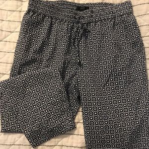 Light weight Capri w/ drawstring waist